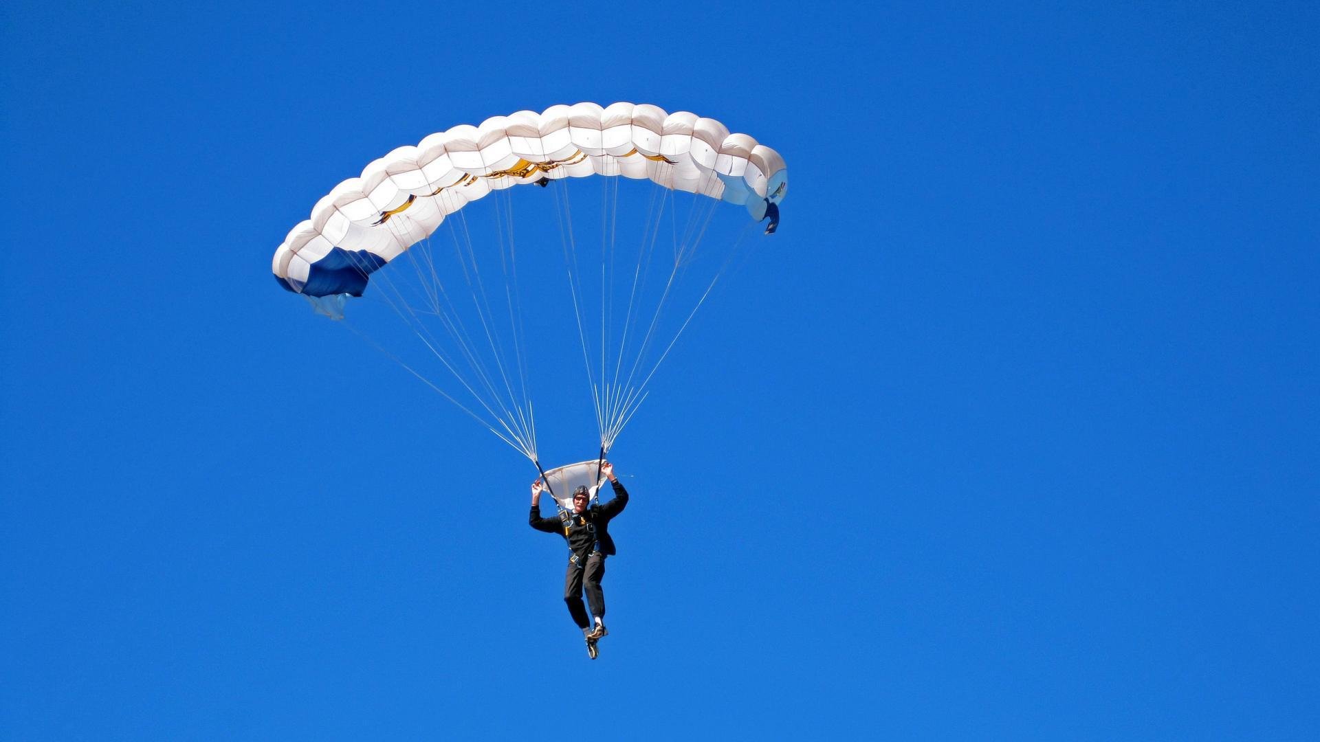 赛道上的星辰,欧文在F1街道赛之夜证明自己