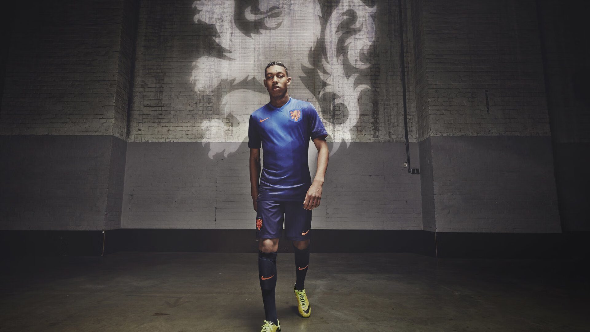 逆袭之火，红牛二队赛道碾压，维斯塔潘点燃赛场新秩序